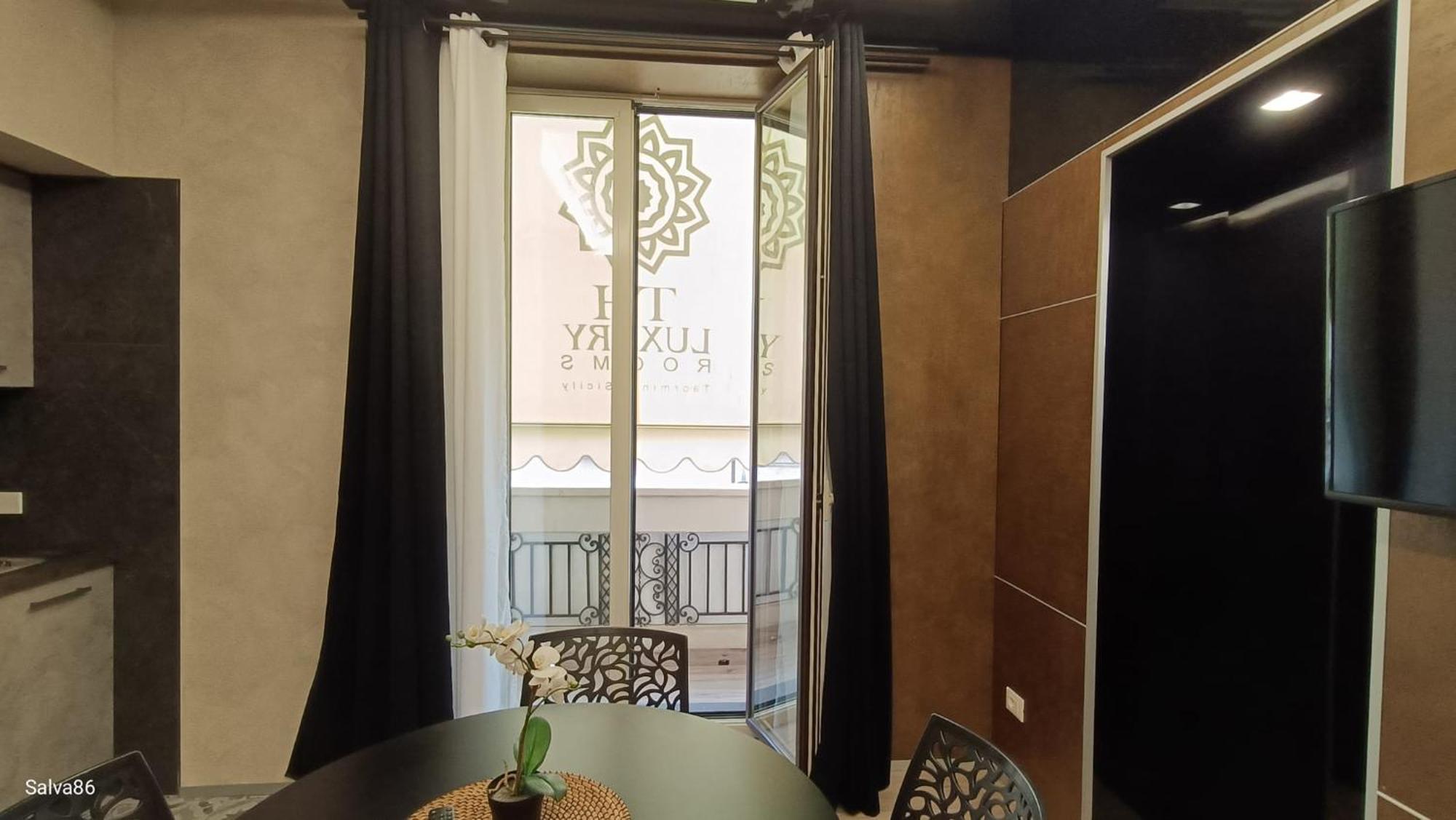 Th Luxury Rooms & Apartment Giardini Naxos Exterior photo