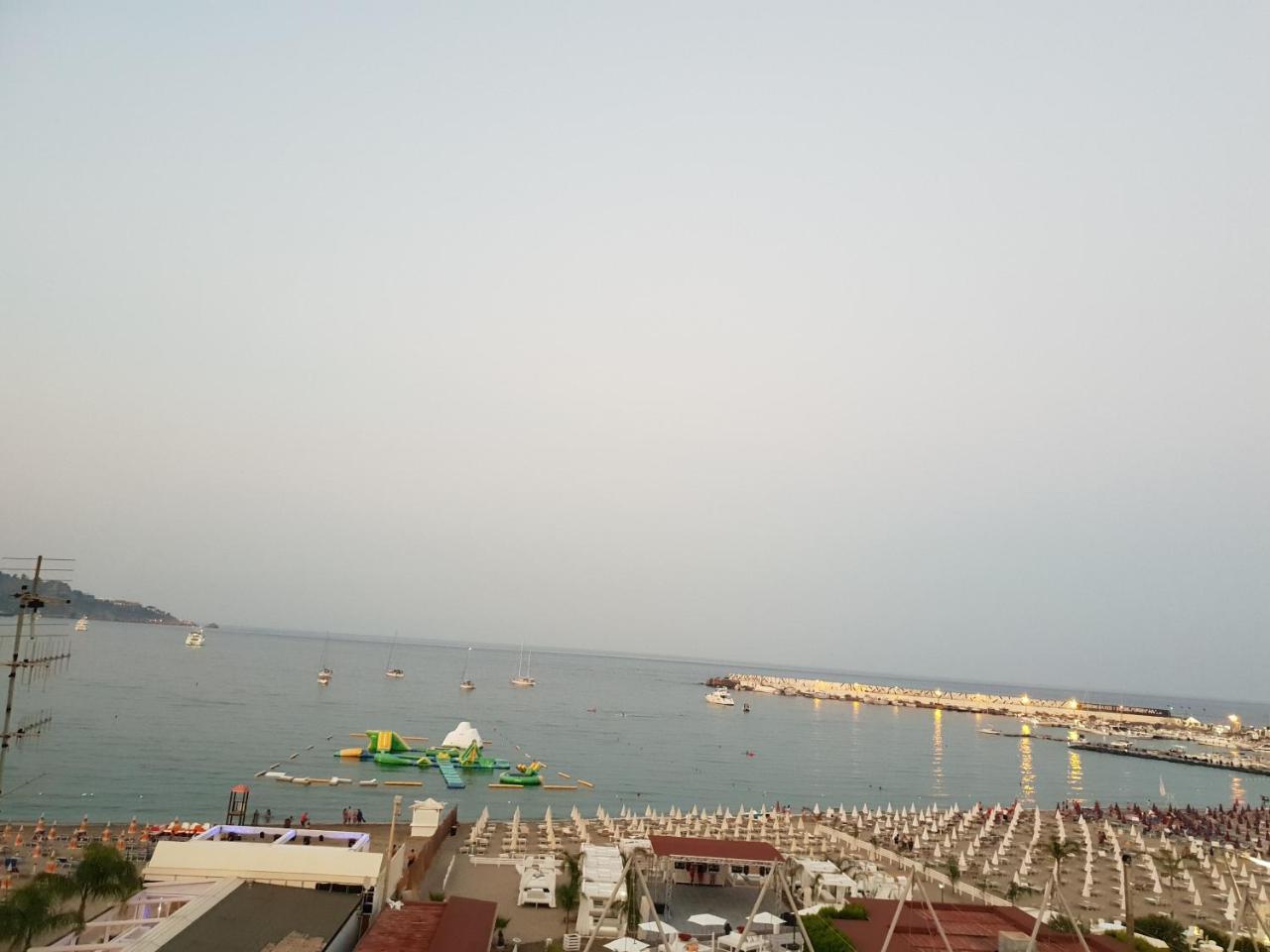Th Luxury Rooms & Apartment Giardini Naxos Exterior photo